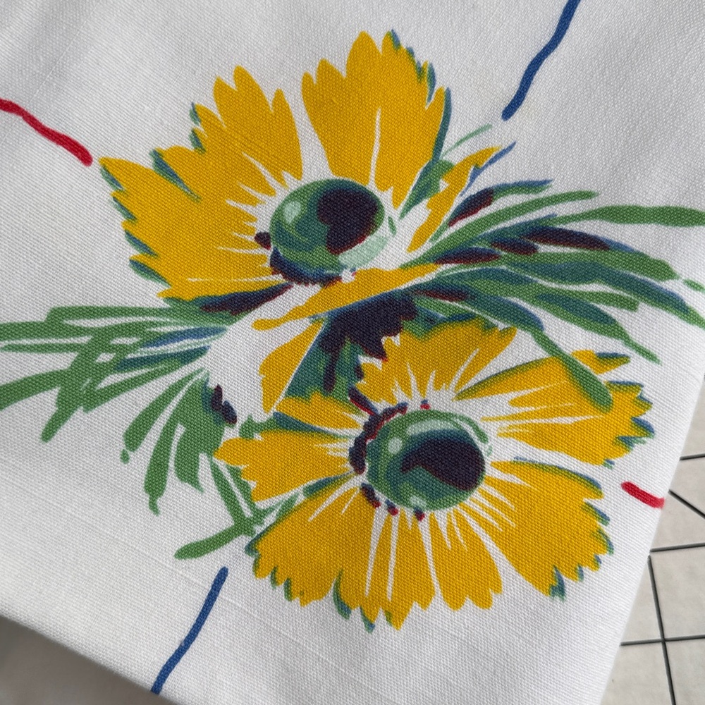 Vintage 1950s Floral & Strawberry Printed Tablecloth – Mid-Century Farmhouse - Picture 15 of 16